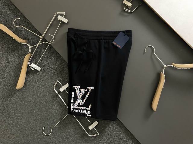 L牌*微宽版型S-Xl 最新最顶级笑脸融合短裤 最顶级的品质专柜原单休闲裤顶级制作工艺进口面料 专柜款独特设计 采用进口高端订制进口丝线手感一流 官网在售 码数