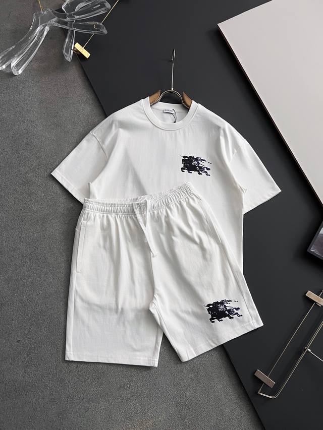 套装Bur 2025春夏新款男女同款短袖T恤 Logo刺绣设计 极具设计精选客供100%全棉面料 手感柔软亲肤 着身舒适透气性都无法挑剔 实物绝对会让你爱不释手
