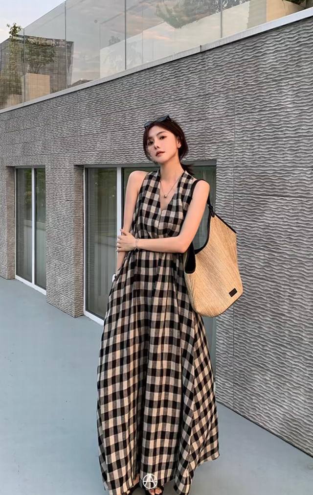 连衣裙 爆款出货 高级感港风复古格子挂脖连衣裙 高雅的清凉格调 时髦好穿高级耐看 谁穿谁好看 Smlxl