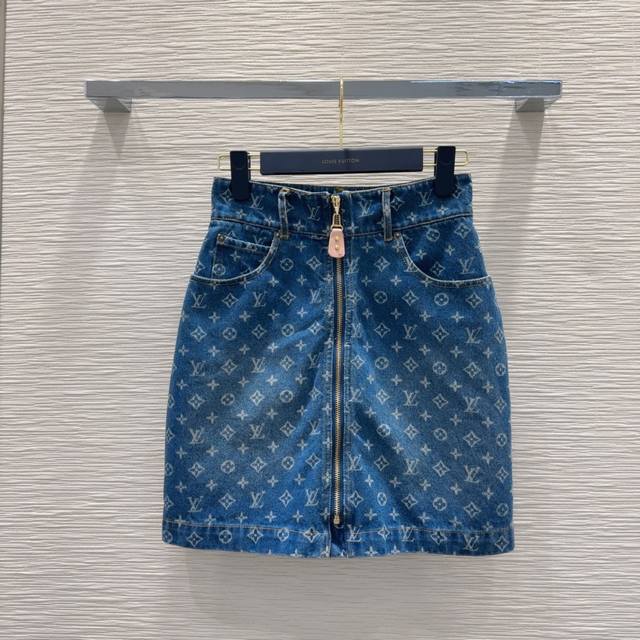 Louis Vuitto*2025Ss新款 高版出品~超时髦新款丹宁牛仔 个性色调上身又酷又飒爽 纹理细腻 棉感自然 既有筋骨感又不失柔软 超级漂亮 细节做工超