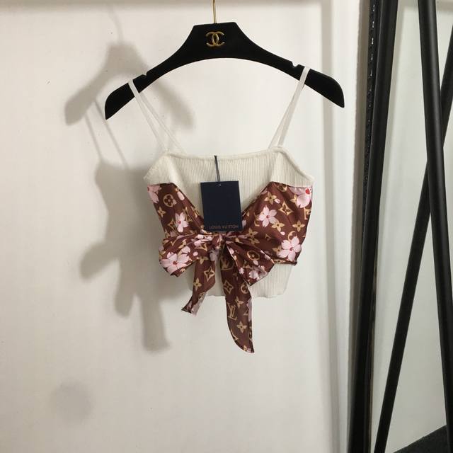 款号20252981 Lv*新款 老花Logo印花 丝巾拼接针织吊带背心 白色 黄色 黑色 粉色 均码 胸围62 长38