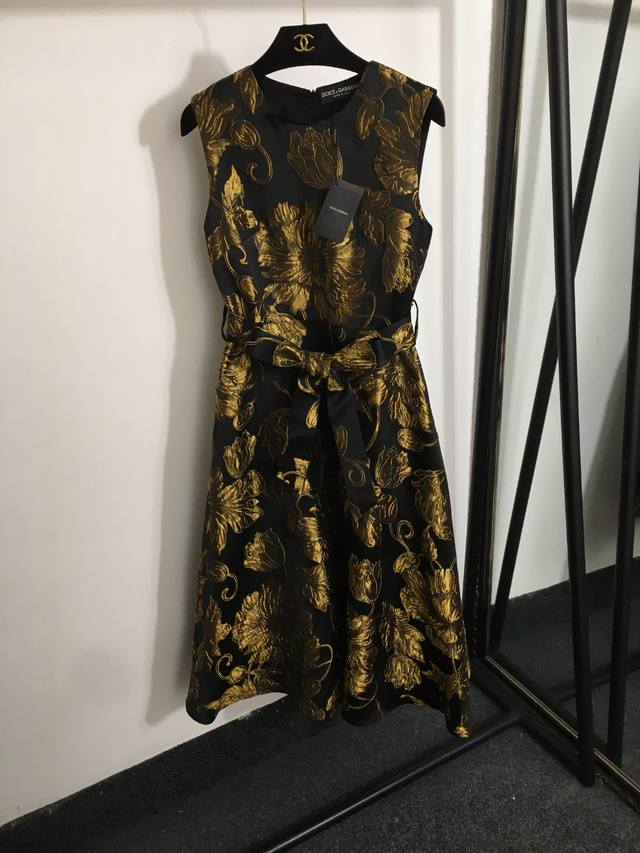 款号20252979 Dg*新款 亮丝提花背心连衣裙 配腰带 金色 S-Xxl S码 胸围86 腰围70 总长113