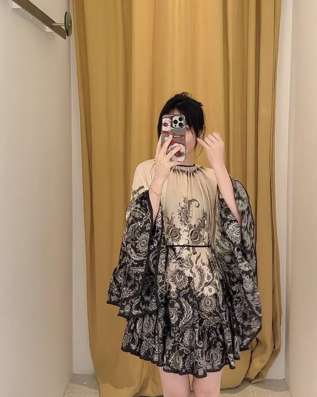 款号D25051574 Zimmerma*N 兹默曼澳洲品牌 高端定制斜纹光滑缎面复古印花立领阔袖宽松百搭连衣裙配有腰绳 1.2.3.4 Smlxl 2码 内衬