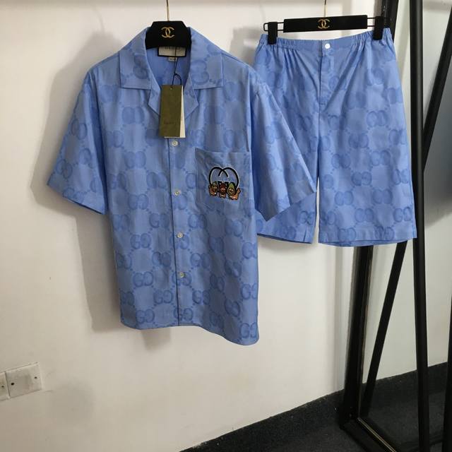 款号20252951 Gucc*新款套装 老花Gg字母 短袖衬衣+五分短裤 蓝色 36 38 40 38码 肩宽46 胸围106 袖长26 长69 腰围64弹力