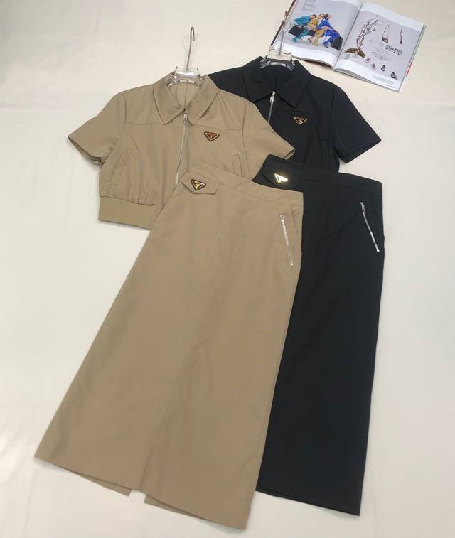 pr141* 25Ss新款短袖上衣半身裙套装 经典三角牌装饰 简约大方 高品质 两色三码Sml