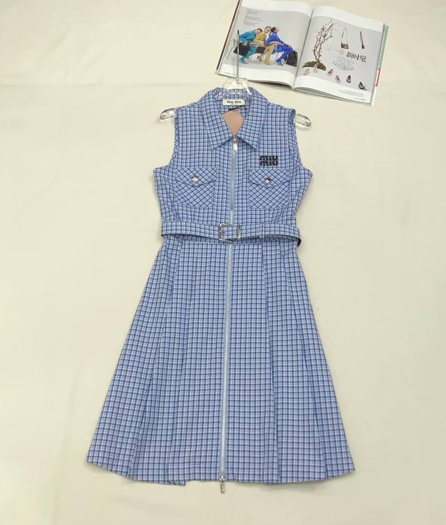 miumi* 25Ss 新款格子无袖连衣裙字母刺绣装饰 搭配本布腰带 时尚大方 单色三码Sml
