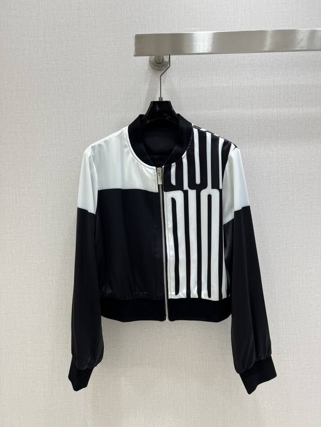 强烈推荐Dio* 2025早春新款 拼色棒球服外套 时髦度爆棚 高级定制D家专属Logo 绝绝子的拼接面料 随性洒脱 不旦颜色美 质感也敲好 复古又时尚 一个色
