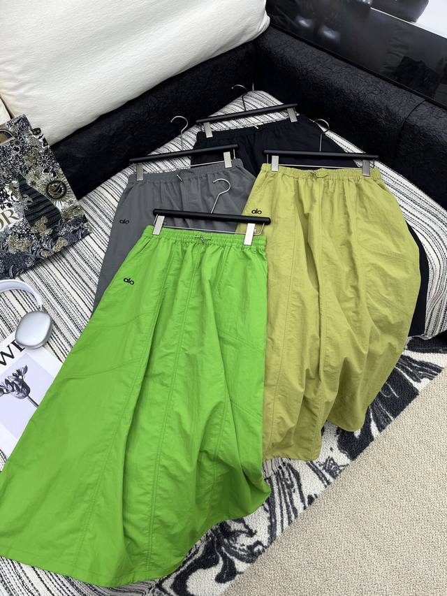 爆款现货 原单品质 Alo 25新品重工弹力收腰半裙 精致视觉效果 上身巨好看 定制最新元素 1:1定制 低调奢华 时髦精必备单品解锁所有穿搭 认准我家品质 经