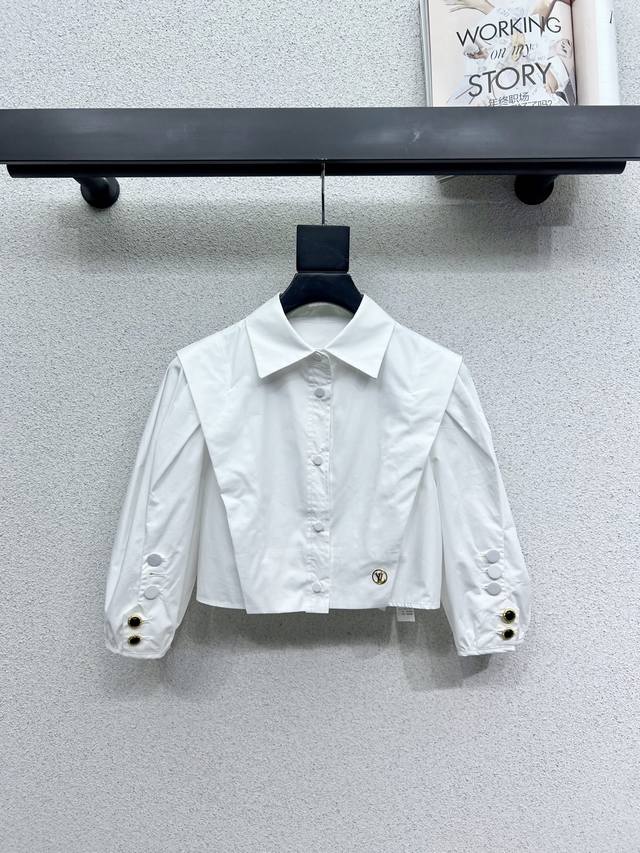 l家一系列短款衬衣 经典减龄单品 设计时髦又帅气 版型不挑人上身巨显瘦 白富美必收的完美单品 质感超赞完美做工品质 高品质 尺码Sml