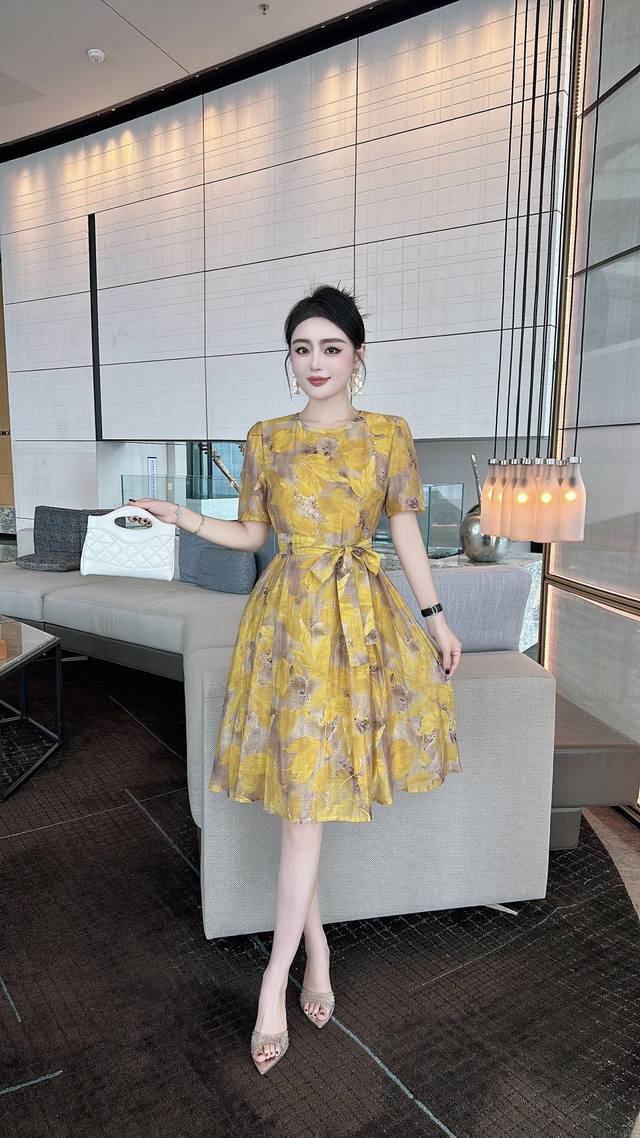 连衣裙 图片色 S-Xxl 5个码 2025夏季新款上新印花大摆修身显瘦 系腰带收腰大摆A字连衣裙 重工时尚印花 时尚高挑 优雅高贵大气 超仙超美 大爱的一款