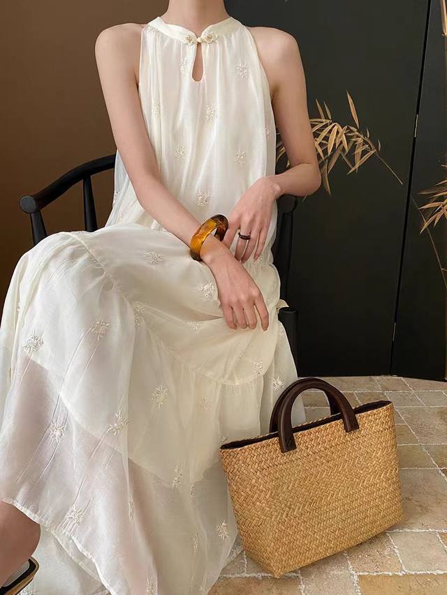 连衣裙 翻单出大货 大摆无袖挂脖新中式 长飘带 连衣裙 仙气十足 面料 杏色 立体钉珠绣花面料 四码Smlxl