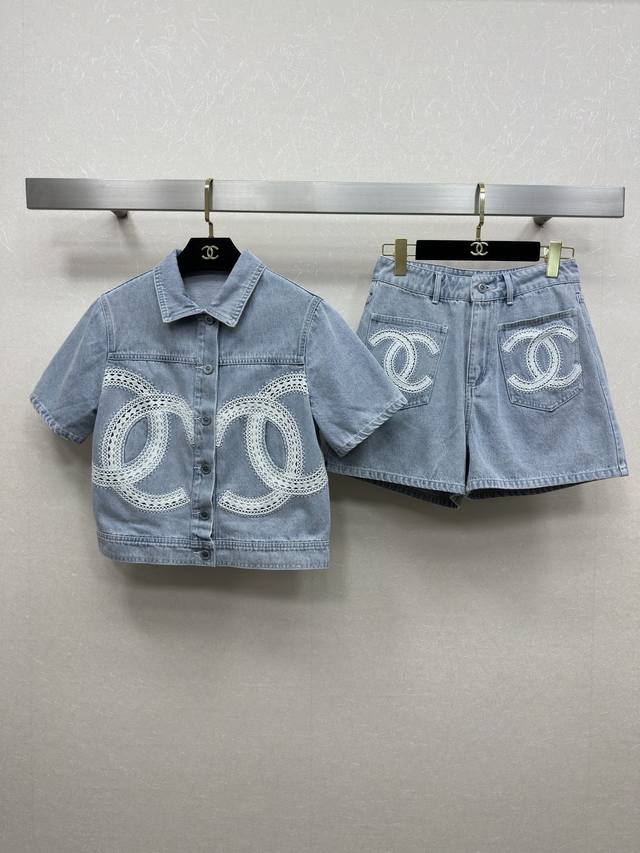 马甲 半裙 25Ss Chane *春夏新品 牛仔短款上衣搭配牛仔短裤 复古摩登气质时髦单品 双C刺绣 经典版型不挑人百搭少女减龄气质 定制字母刺绣 牛仔面料