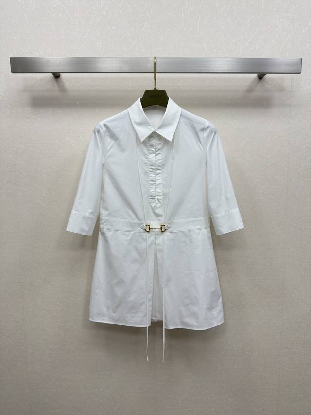 25Ss Gucc*I春夏新款 翻领马衔扣连衣裙 五分袖A字裙摆 定制的马斜扣五金配件装饰 白色纯棉面料 定位的压褶裙摆立体有型 日常单穿搭 时尚又休闲高级 一