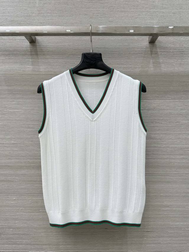 独家首发 高端原单品质 Gu* 25早春新品 学院风撞色V领背心马甲上衣 高级配色初剪羊毛纱线 手感软糯细腻 认准我家 Yb定制进口机织工艺 气质少女风修身版型