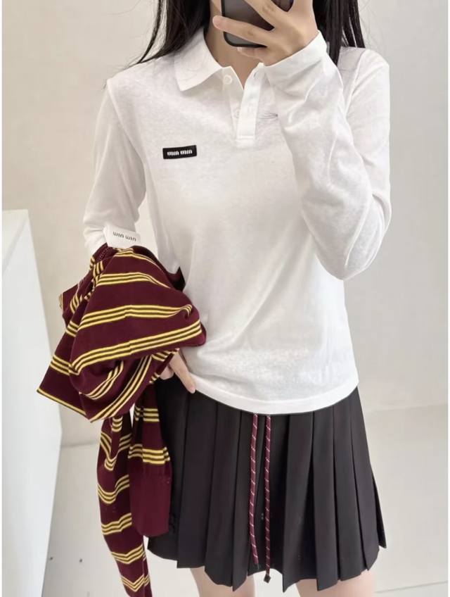 新款 最新Miu 25New Logo章仔翻领polo上衣 尺码 Sml