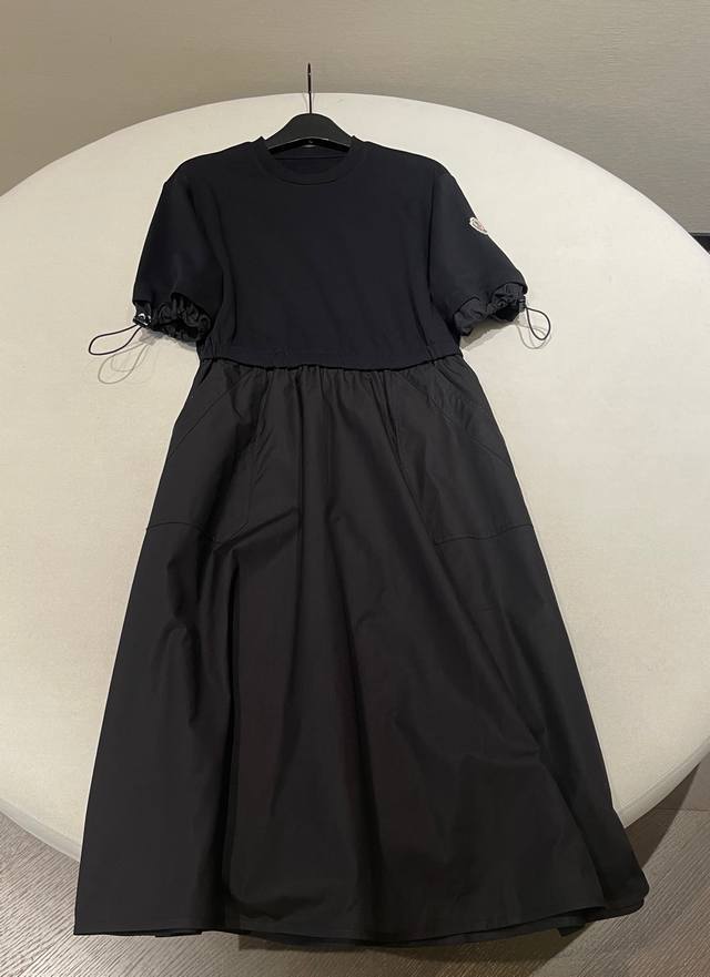 尺码 S M L moncle* 25Ss女士徽标松紧腰拼接连衣裙 贸易公司原厂渠道代工品质 纯原面料供应商订单 好面料高工艺成就一件高端成衣 诠释法式奢华新风
