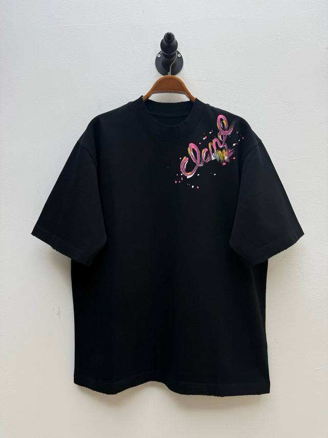 cha 手绘徽标气球圆领T恤 代工厂p出品 春夏系列 450G重磅面料 正面肩部手工彩绘品牌字样 笔触洒脱如即兴签名 搭配飞溅的彩色笔墨 打破传统Logo的规整