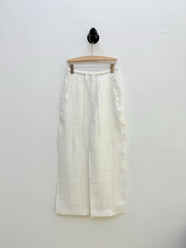 theory 女士亚麻阔腿休闲裤 代工厂p出品 夏季新品 纯白色亚麻面料奠定了清新自然的基调 呼应品牌一贯的 松弛美学 理念 门襟采用隐藏式拉链与金属裤扣设计