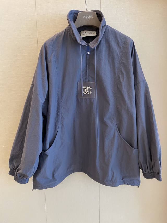 cc Vintage新款半拉链冲锋衣外套 立体剪裁廓形搭配半高领拉链设计 防风护颈更显利落 宽松版型 随性搭配 尺码均码