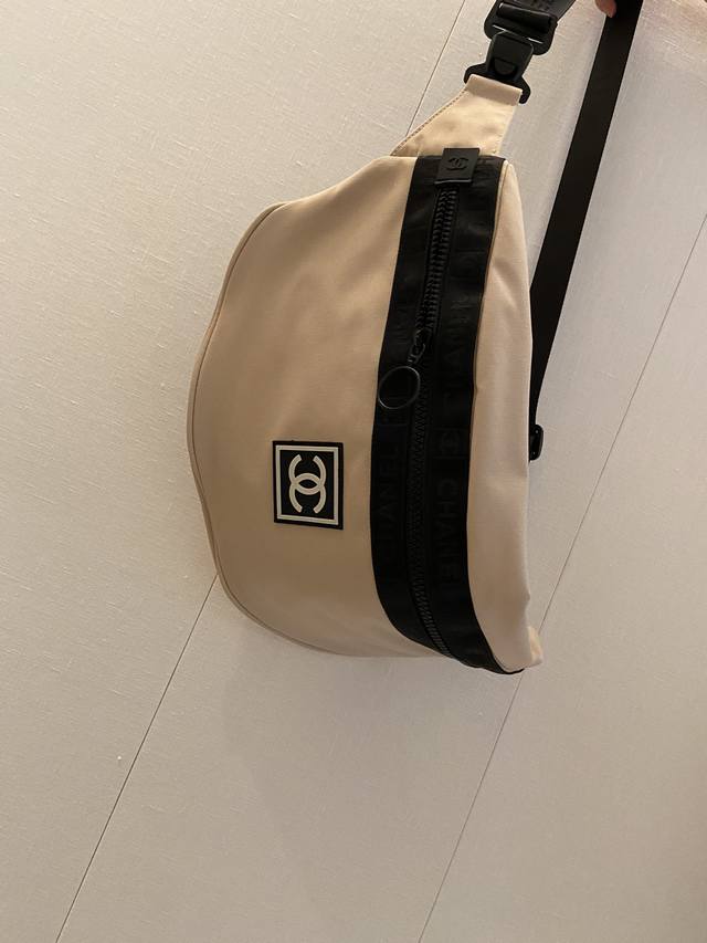 cc 新款复古运动休闲风饺子包 顶级品质 各大网红纷纷种草 好看哦 男女都可以入