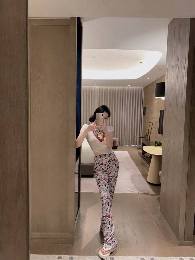 模特实拍已加入保护 货号 20502 爆款小翠褶皱上衣 白色 黄色