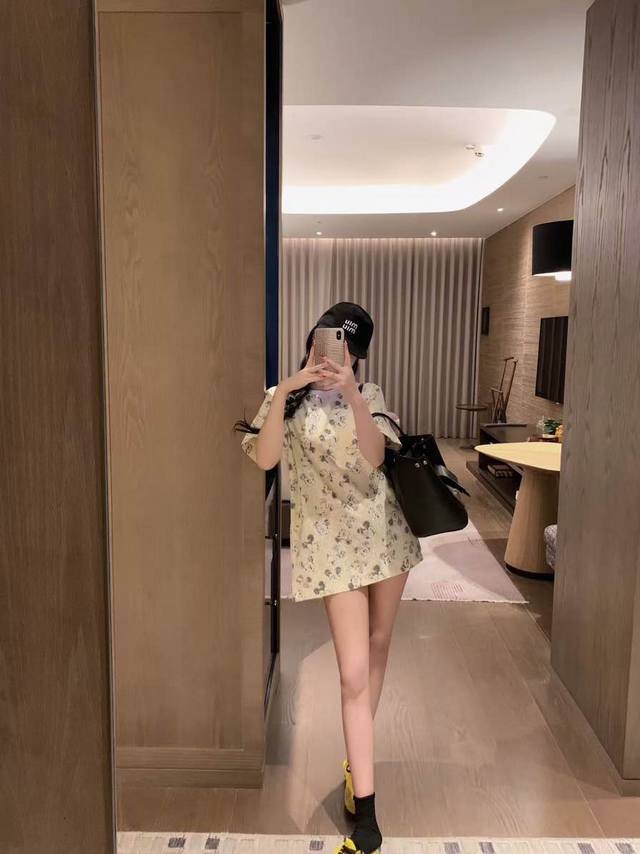 模特实拍已加入保护 货号 10868 蕾丝米奇双层纱T 白色 黄色