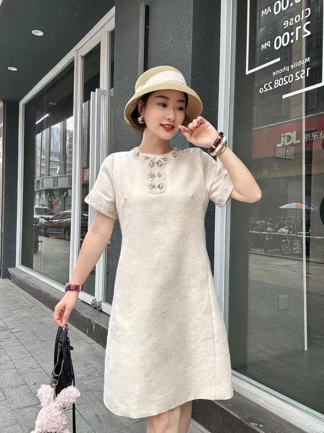 连衣裙 金丝亚麻小香风圆领刺绣奢华水钻连衣裙~ 亚麻+金属丝材质~透气不闷汗~领口纯手工钉珠~奢华高级裙身包容性好 显瘦不臃肿~尺码S~Xxl 面料 金线亚麻