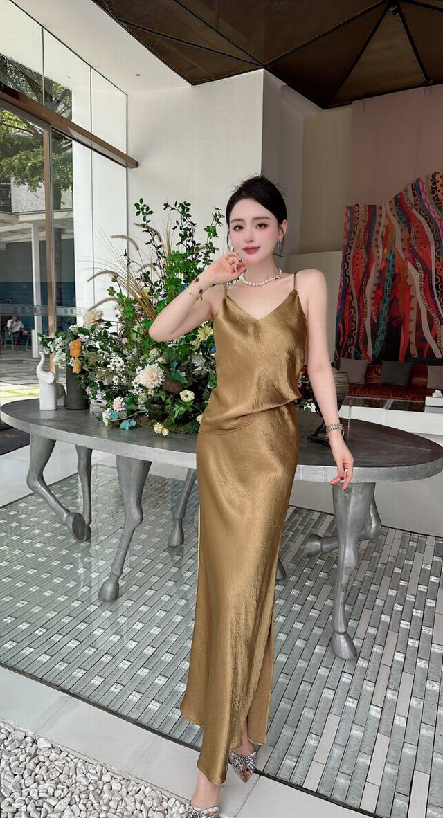 套装 高端定制精品醋酸套装..开叉长半裙小吊带 高级名媛优雅气质套装3色4码Smlxl