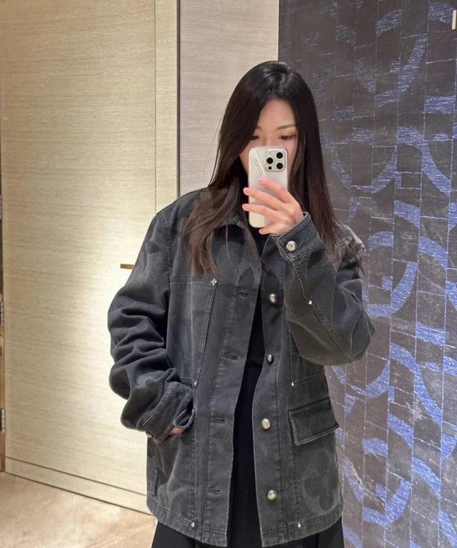 Louis Vuitton丨路易威登 Lv 24Fw 渐变效果大Logo印花水洗黑灰直筒牛仔外套