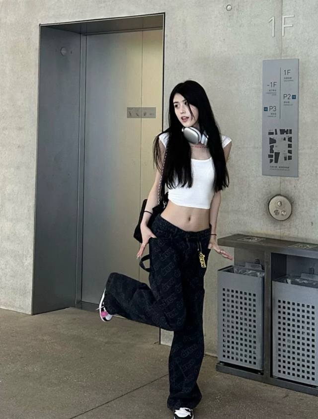 上新 Drew House 24Ss 贾斯汀比伯同款满印弹幕高街水洗牛仔裤- color 黑 size 28 30 32 34 36 对应尺码S-Xxl