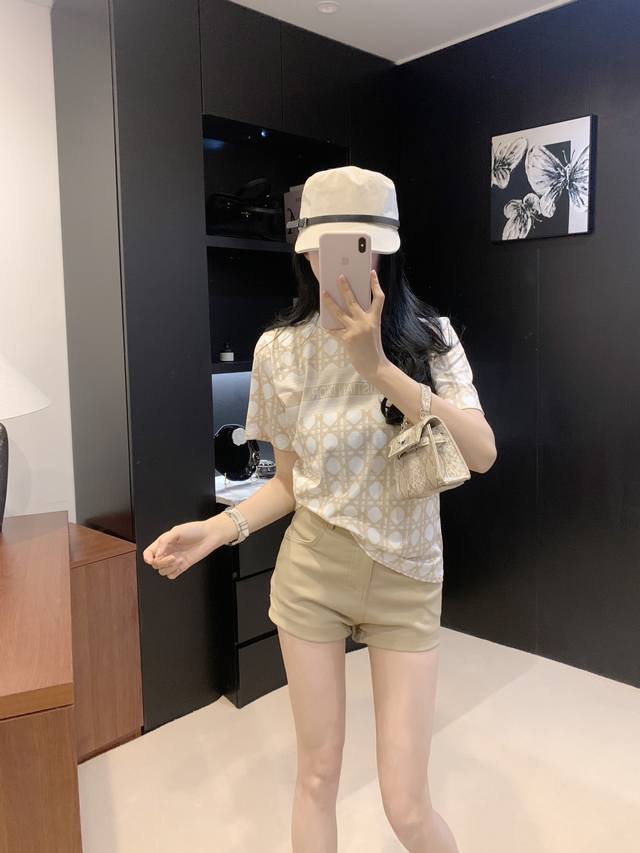 t10791# 新款Dio*印花T恤 独家上新整衣定位烧花对位缝线 未上图就卖爆啦 模特上身均为大货实拍 黑色 二色三码 Snl 跑量价