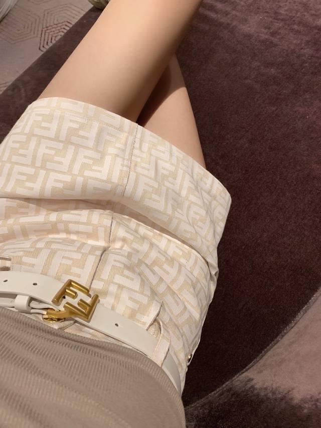 新款现货款号2085 模特实拍图片已保护 Ff半裙 配送腰带 尺寸Sml 元