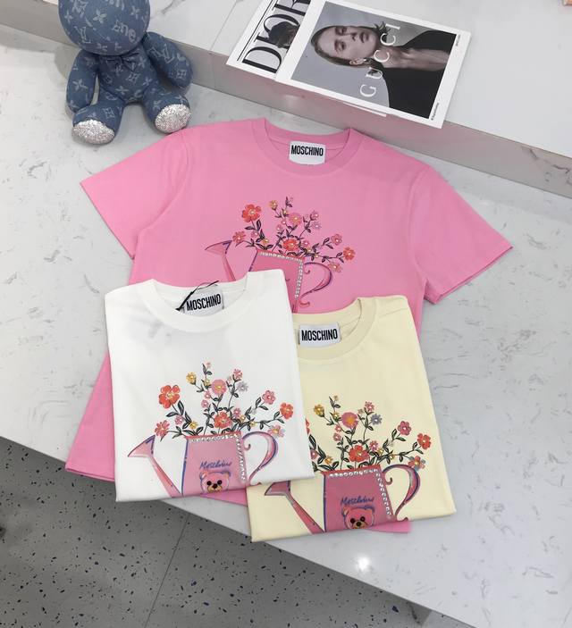 新品定制S, M, L Moschin**水壶烫钻小熊字母圆领短袖T恤 白色粉色杏色