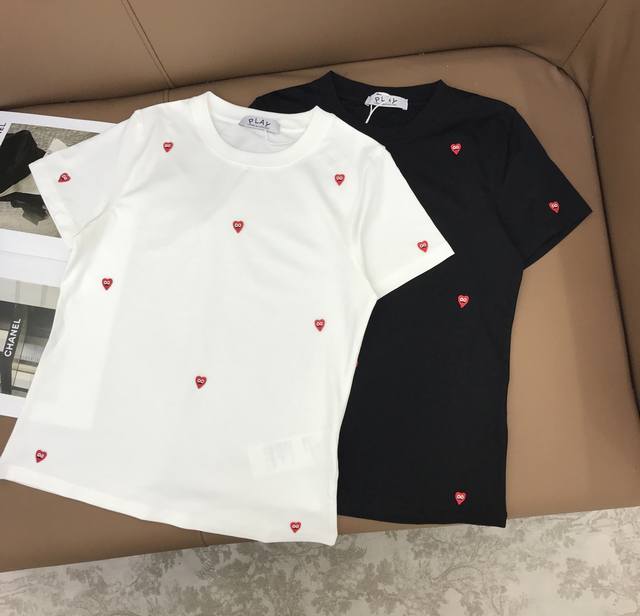 新款定制 S M L pl川久**立体刺绣桃心图案圆领短袖T恤 黑色白色