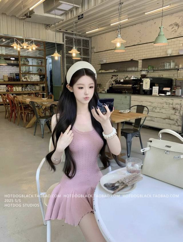 现货秒发 Miumi* Miu烫钻背心针织连衣裙 限量照片2025新品推荐 爆款搭配时尚穿搭 粉色 杏色 : Sml : 裙子 裙子货号: 50328#