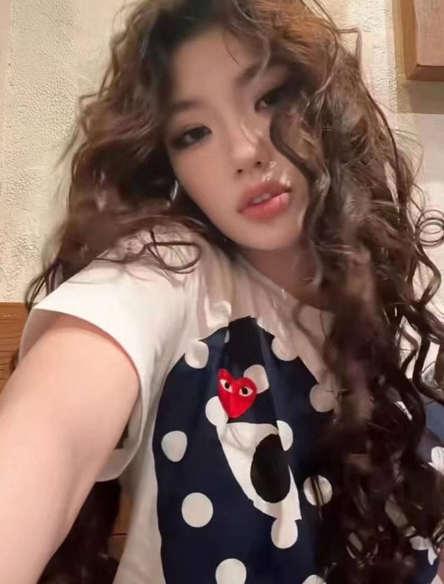 t 川久保玲波点系列 也太时髦了吧 标志性爱心 不规则波点排列 把Y2K千禧风玩出高级感 白色