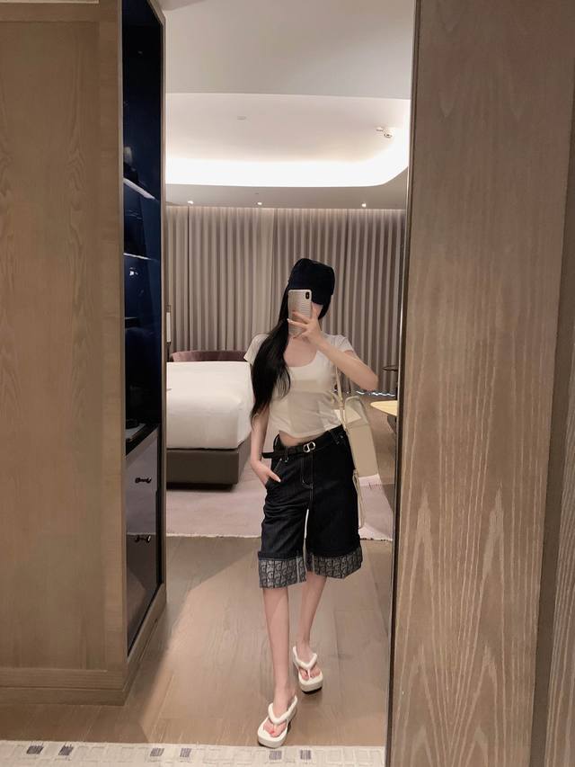 模特实拍已加入保护 货号 30220 d字母翻腿牛仔中裤配腰带 s M L