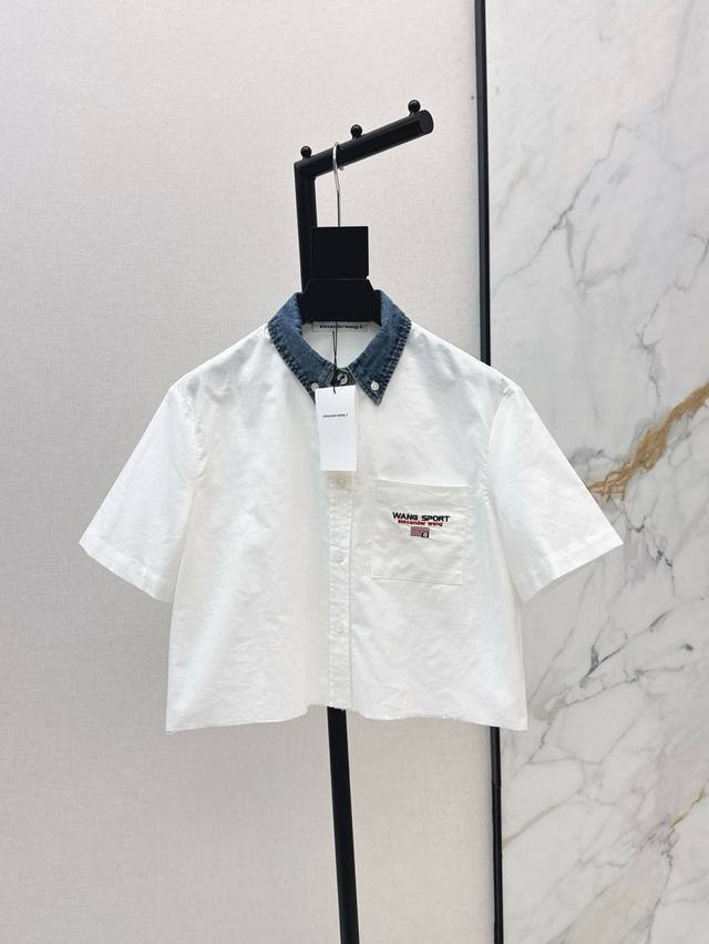 17699# 套 alexanderwan* Aw 25Ss春夏最新款牛仔拼接小短款衬衫系列裤裙 一套入 字母徽标设计 吸睛有亮点 可酷可飒的穿搭选择 自带随性