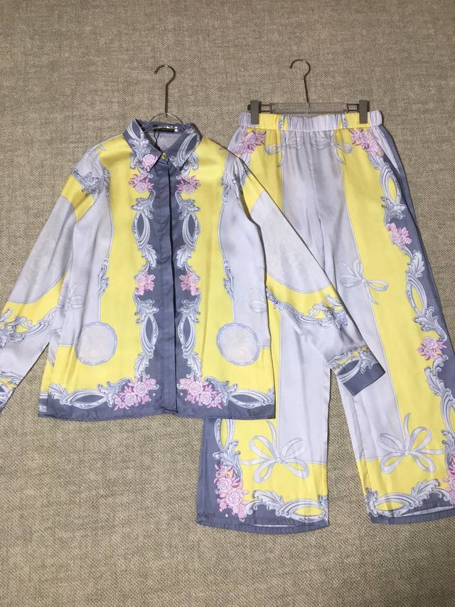 Versace 范思哲 灰黄色蝴蝶结巴洛克印花长袖翻领衬衫印花休闲阔腿长裤 套装两件套 Smlxl