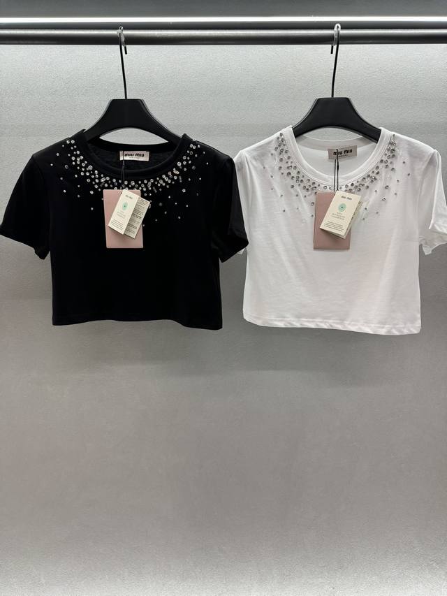 2680 Spring And Summer Mimi* 订钻短款T恤 纯手工缝制 每个钻的位置都严格要求 满分纯棉面料 舒适透气 夏日自带清凉与钻闪亮完美结合