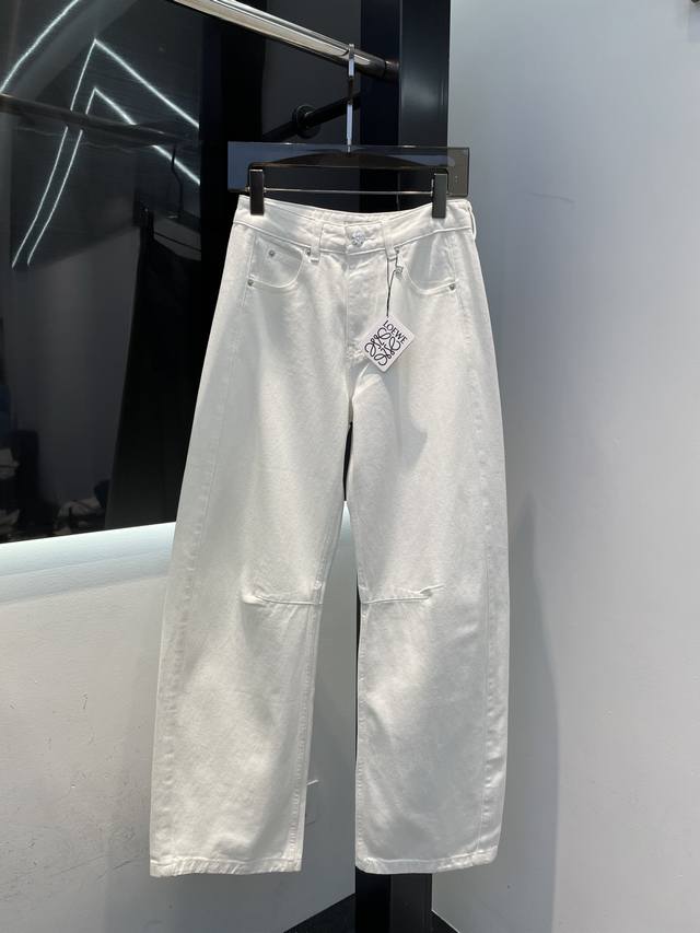 loewe新款字母烫钻口袋弯刀牛仔裤 洗水颜色好看 Sml
