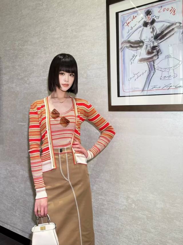 芬家 v领彩色条纹开衫 模特图