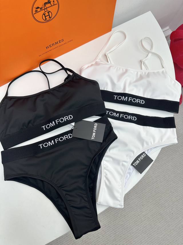 sml tom For*吊带三角裤泳衣套装也可以当运动套装 速干透气面料 舒适亲肤 面料高密度 有质感 非常的百搭~~ 提臀效果很棒 也很修身 定织的纱线腰头非