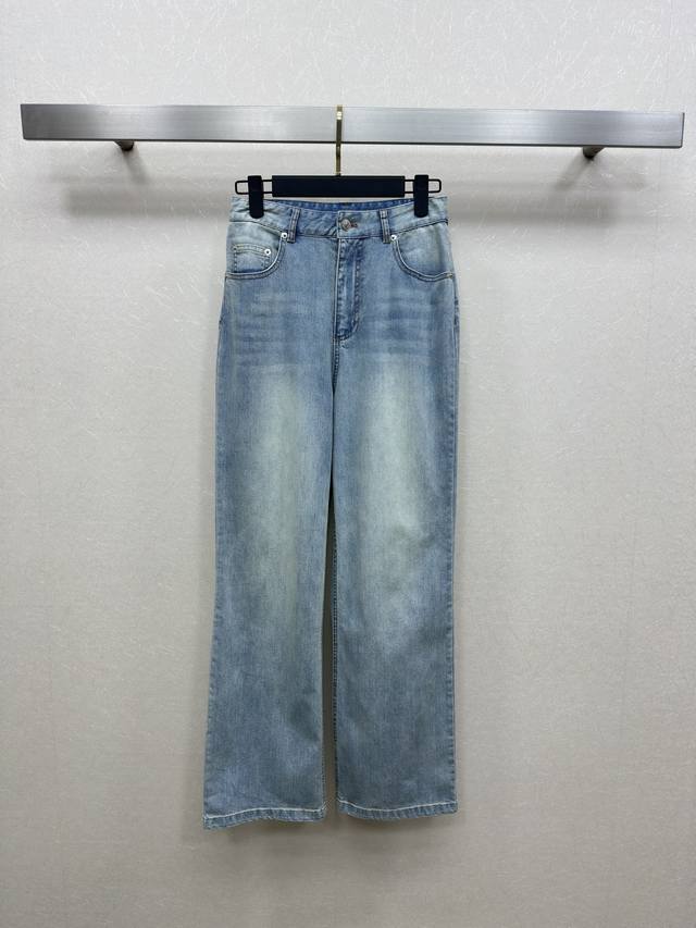 25Ss Celin *新款牛仔裤 定制五金配件 面料柔软 穿着舒适无束缚感 复古满满的慵懒风 直筒版型 后口袋凯旋门标志 显高显瘦巨好穿 宽松裁剪 轻松塑造超