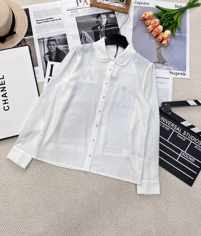 Celine 压褶边娃娃领字母刺绣Logo衬衫 绸缎质感面料超赞 气质娃娃领真 设计精致减龄少女风 财阀千金法式优雅版型不挑人 上身超好看 法式优雅气质高贵 三