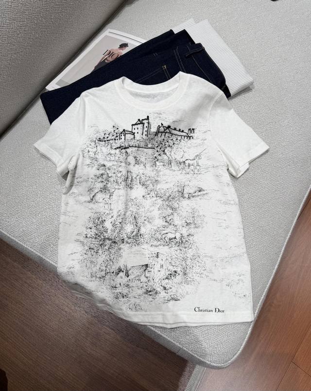 春夏更新-Dior水墨钉珠T恤 85%棉15%亚麻 新款城市印花钉珠T恤 T恤作为夏天必备的受迎时尚单品是人手必备的 搭配牛仔裤 半裙都很好看 S-Xl 单色