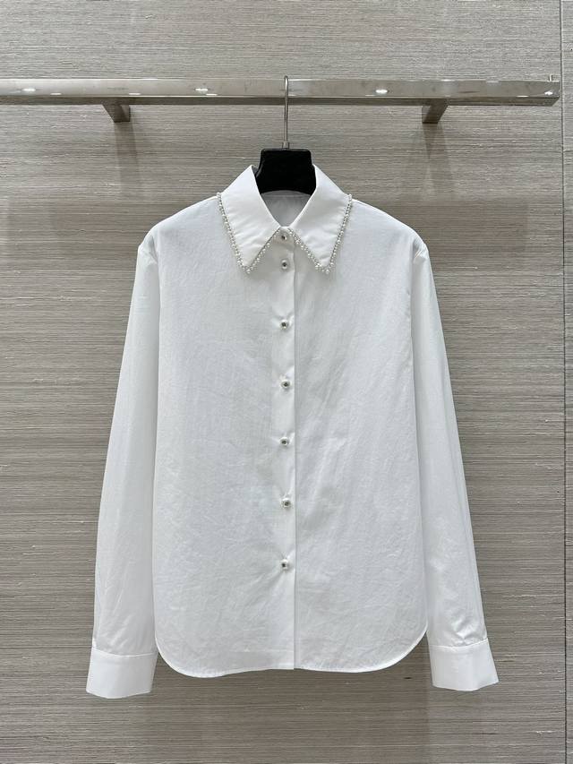独家首发 原单品质Coco女孩法式宫廷风珍珠扣衬衫 一件难求的爆款珍珠花边设计 定制提花Logo进口纯棉衬衫料不易皱 轻盈舒适质感超赞 水钻珍珠扣装饰 珍珠花边