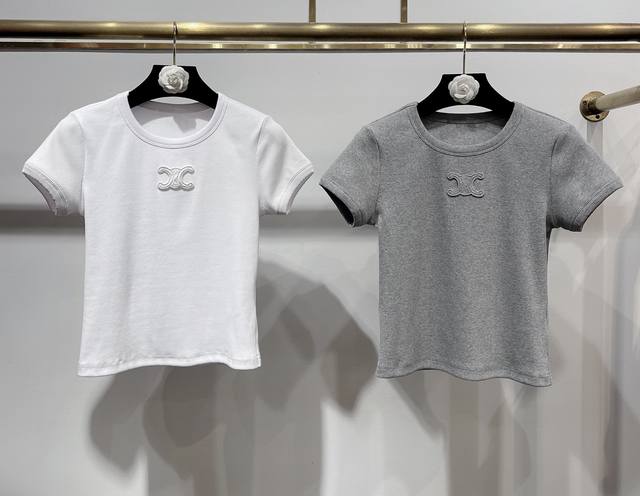 上新啦 独家跑量爆款T恤首发 25Ss Celin*独家爆款高品质凯旋门重工刺绣螺纹T恤 一件超级百搭又舒适的基础款神器 面料采用高品质进口螺纹间条织法 柔软亲