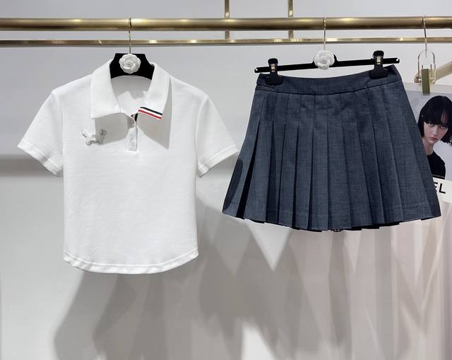 上新 独家爆款高定套装首发 25Ss Thom Brown*独家爆款经典学院风减龄泰迪狗刺绣上衣百褶裙套装 本季新品全面升级版今年最新款泰迪狗狗刺绣装饰趣味十足