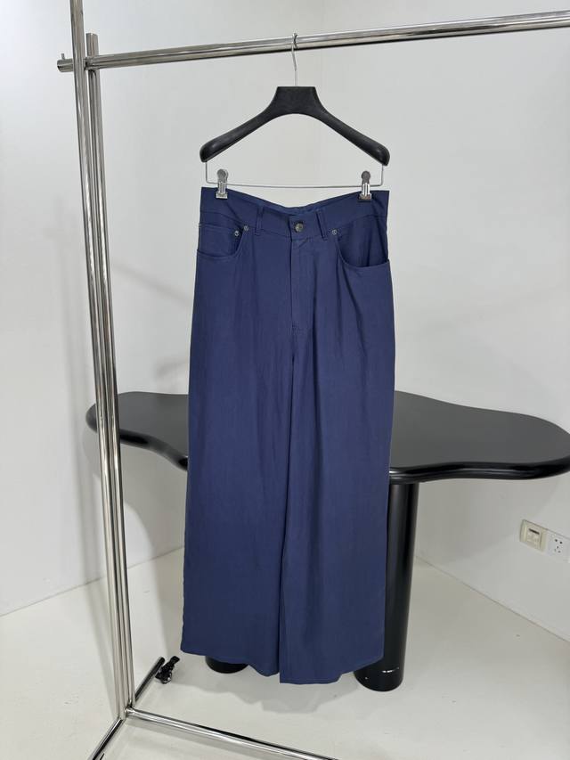 新品Loose Tailored休闲裤 精选垂坠纤维府绸面料宽松版型剪裁 廓型直筒阔腿设计 无需熨烫呈现自然皱褶纹理 一套搭配 褪色蓝色